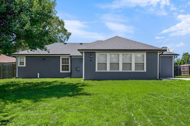 16705 Freeman Drive, Basehor, KS 66007