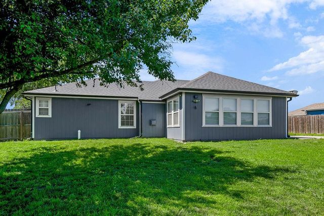 16705 Freeman Drive, Basehor, KS 66007