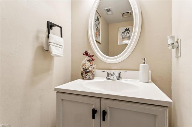 1937 Darnell DR, Virginia Beach, VA 23455