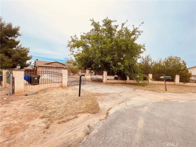 15151 Tonikan Court, Apple Valley, CA 92307