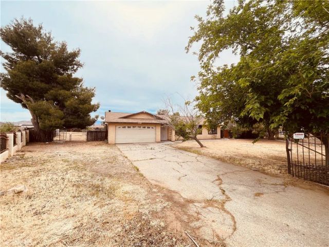 15151 Tonikan Court, Apple Valley, CA 92307