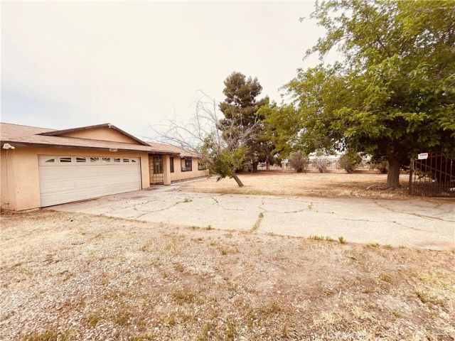15151 Tonikan Court, Apple Valley, CA 92307