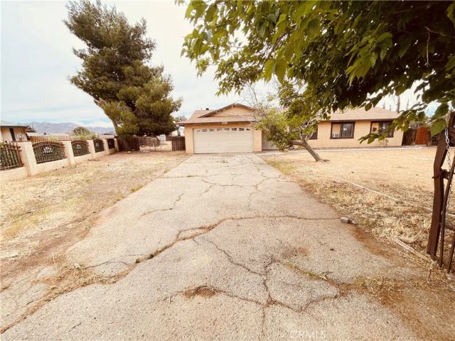 15151 Tonikan Court, Apple Valley, CA 92307