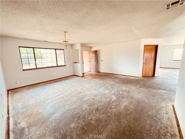 15151 Tonikan Court, Apple Valley, CA 92307