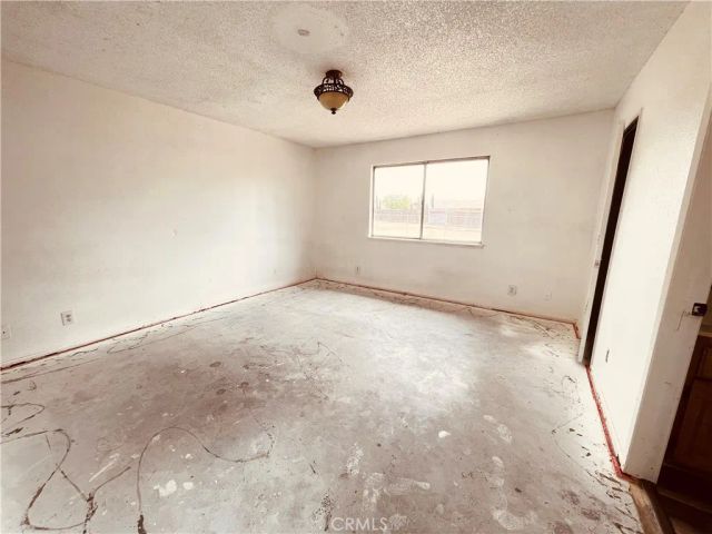 15151 Tonikan Court, Apple Valley, CA 92307