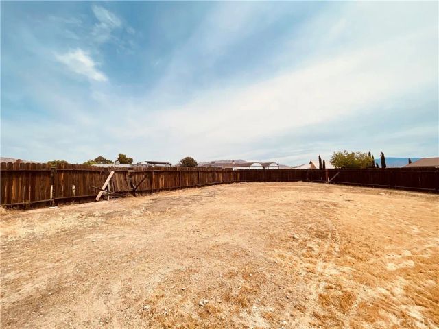 15151 Tonikan Court, Apple Valley, CA 92307