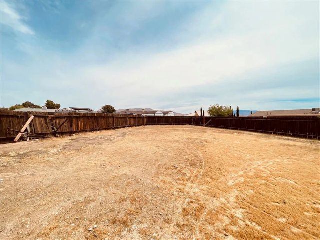 15151 Tonikan Court, Apple Valley, CA 92307