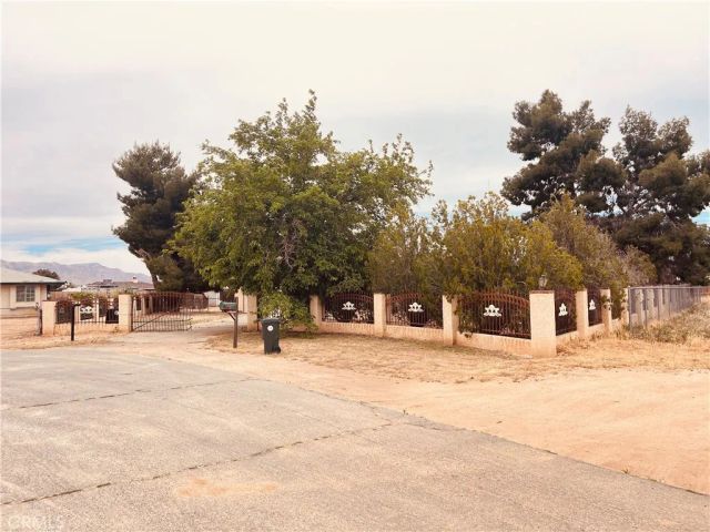 15151 Tonikan Court, Apple Valley, CA 92307