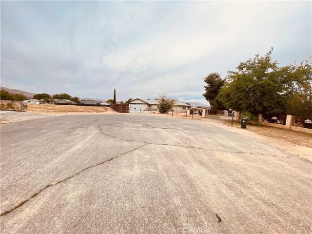 15151 Tonikan Court, Apple Valley, CA 92307