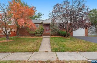 33 Chobot Lane, Elmwood Park, NJ 07407