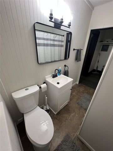 215 E Green Street, West Branch, IA 52358