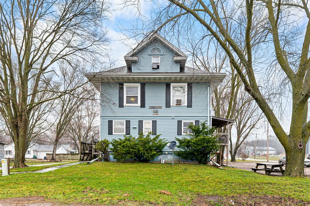 215 E Green Street, West Branch, IA 52358