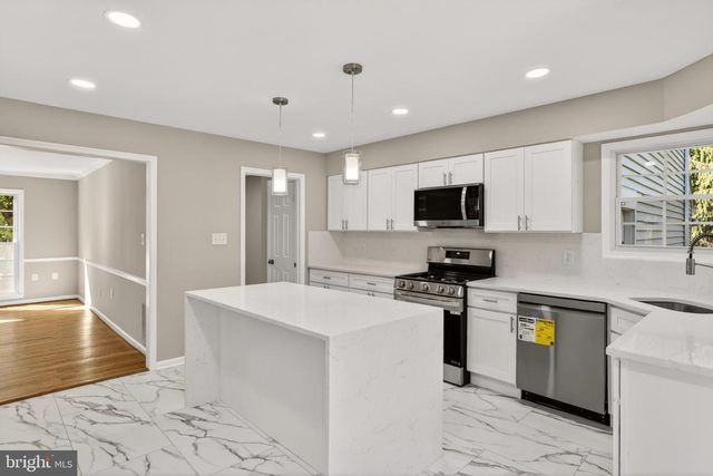 11 ARGOSY CT, Gaithersburg, MD 20878