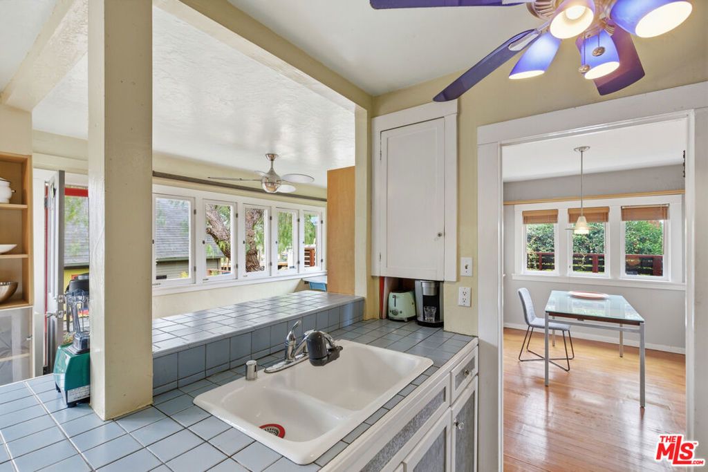 Image 5 of property listing at 1842 Phillips Way, Los Angeles, CA 90042
