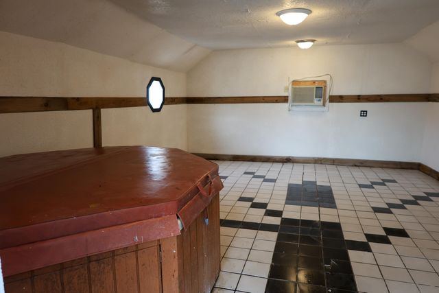 2530 S 10TH Street, Council Bluffs, IA 51501