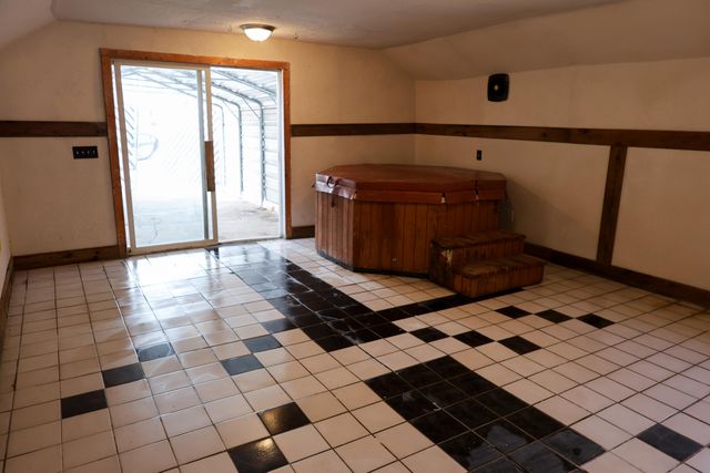 2530 S 10TH Street, Council Bluffs, IA 51501