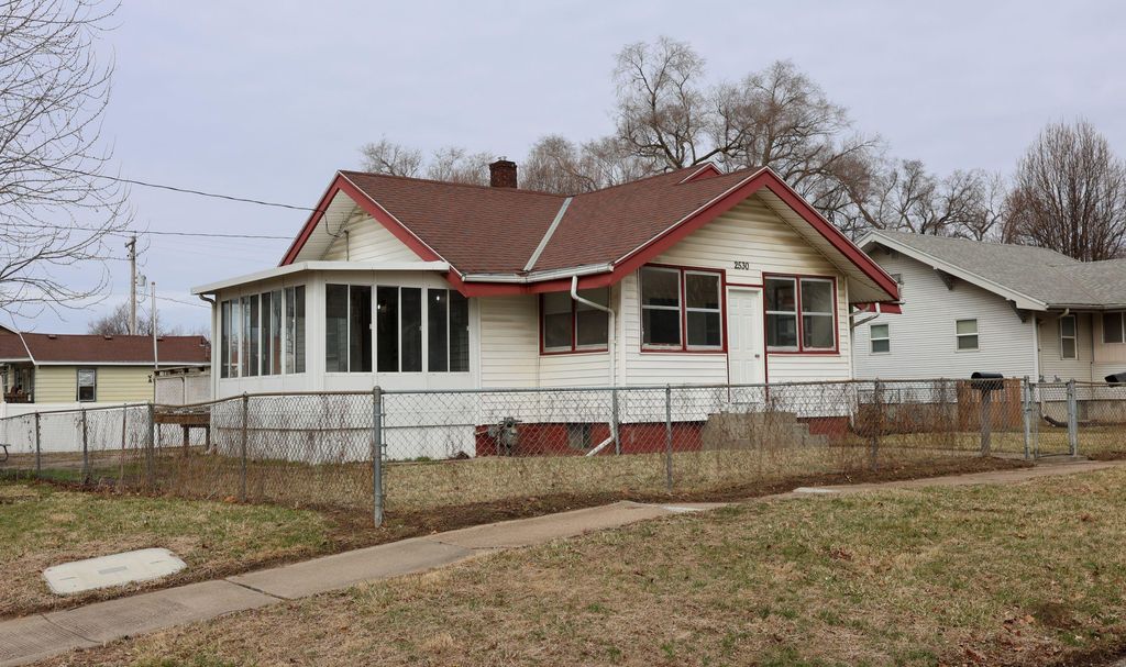2530 S 10TH Street, Council Bluffs, IA 51501