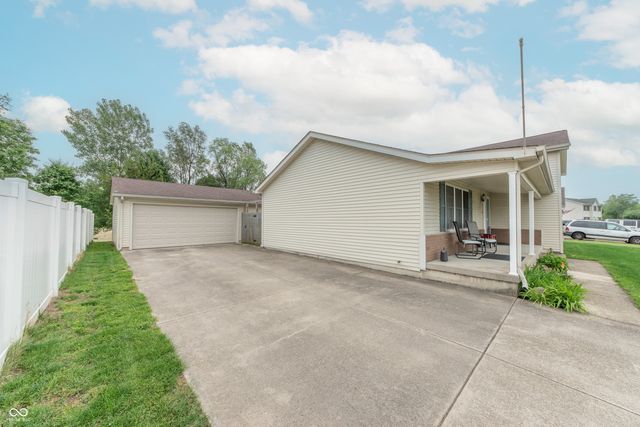 4613 Clairmont Drive, Columbus, IN 47203