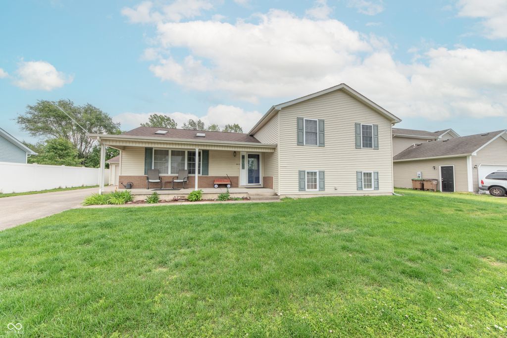 4613 Clairmont Drive, Columbus, IN 47203