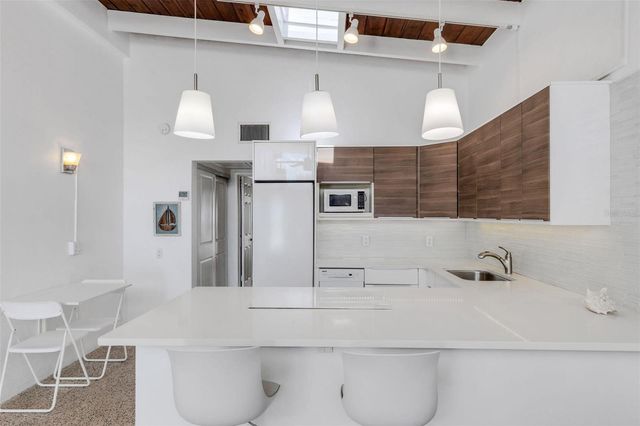 1129 SEASIDE DRIVE 7, Sarasota, FL 34242