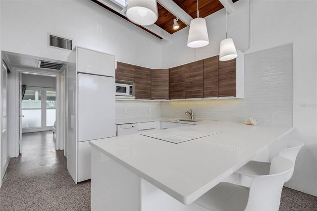 1129 SEASIDE DRIVE 7, Sarasota, FL 34242