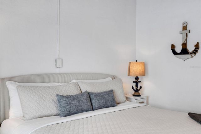 1129 SEASIDE DRIVE 7, Sarasota, FL 34242