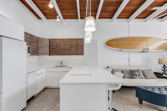 1129 SEASIDE DRIVE 7, Sarasota, FL 34242