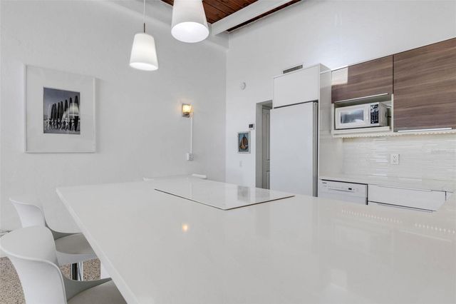 1129 SEASIDE DRIVE 7, Sarasota, FL 34242