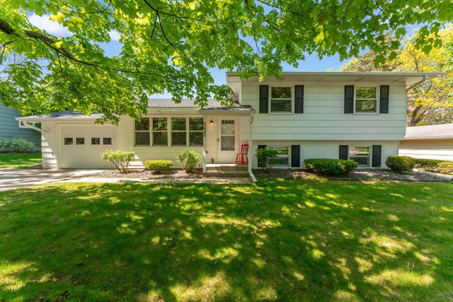 3645 Rolling View Drive, White Bear Lake, MN 55110