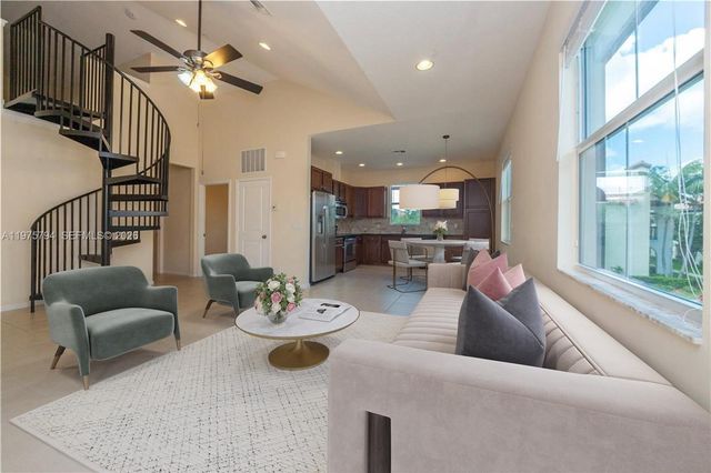 8140 Cascada Isles Dr, Cooper City, FL 33024