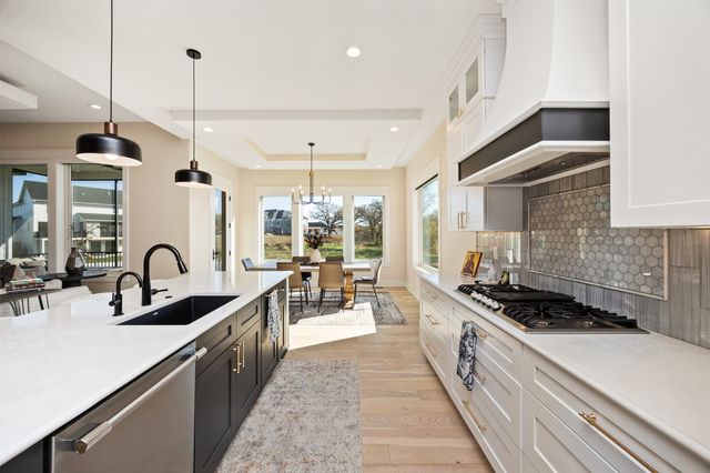 785 Canterbury Circle, Waukee, IA 50263