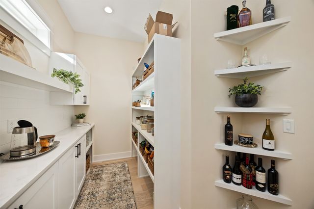 785 Canterbury Circle, Waukee, IA 50263