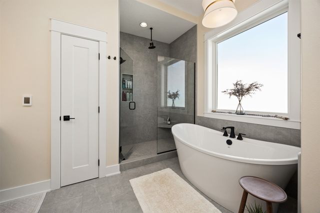 785 Canterbury Circle, Waukee, IA 50263