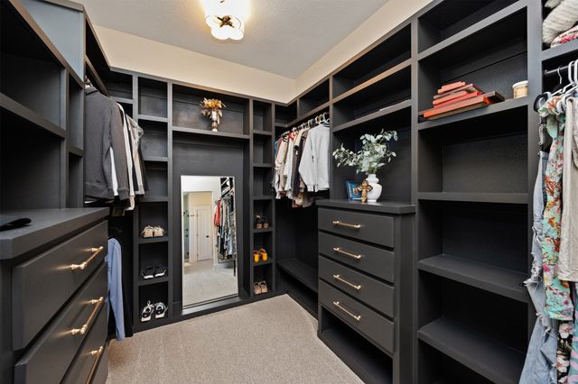 785 Canterbury Circle, Waukee, IA 50263