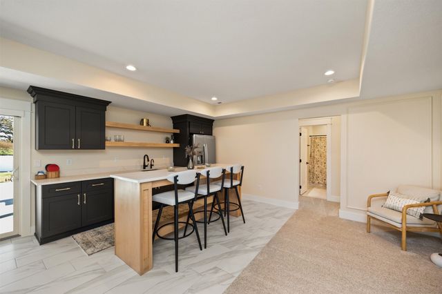 785 Canterbury Circle, Waukee, IA 50263