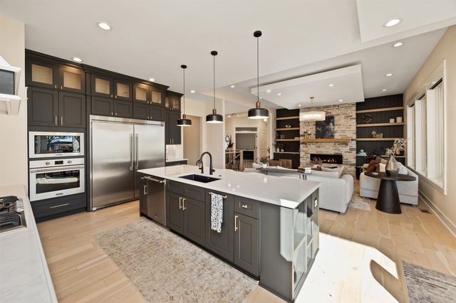 785 Canterbury Circle, Waukee, IA 50263