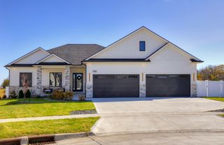 785 Canterbury Circle, Waukee, IA 50263