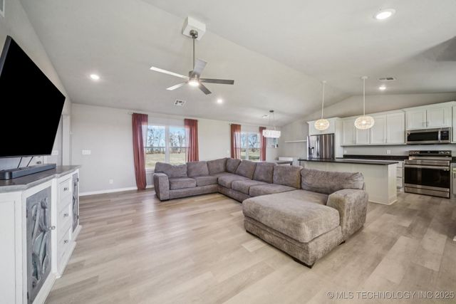 2152 E 430 Road, Adair, OK 74330