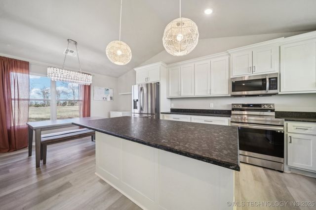 2152 E 430 Road, Adair, OK 74330