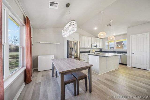 2152 E 430 Road, Adair, OK 74330