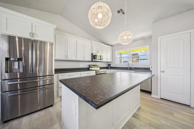 2152 E 430 Road, Adair, OK 74330