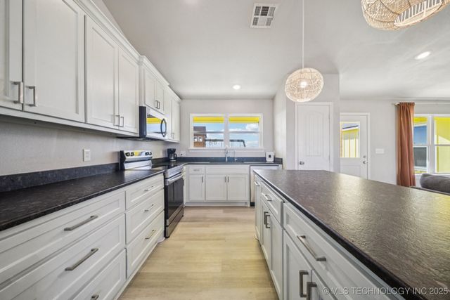 2152 E 430 Road, Adair, OK 74330