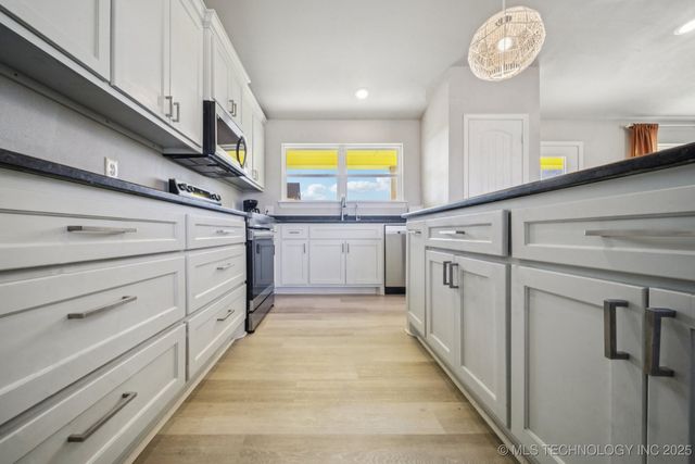 2152 E 430 Road, Adair, OK 74330