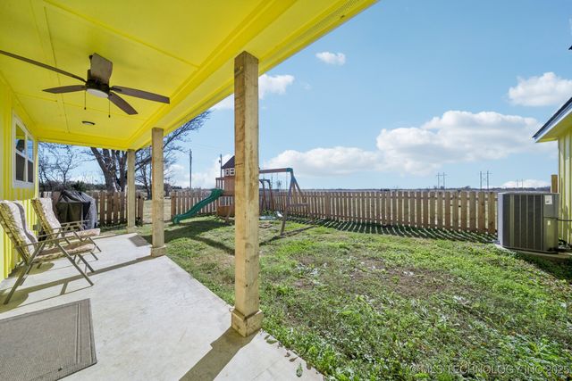 2152 E 430 Road, Adair, OK 74330