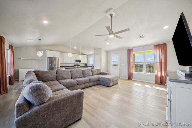 2152 E 430 Road, Adair, OK 74330