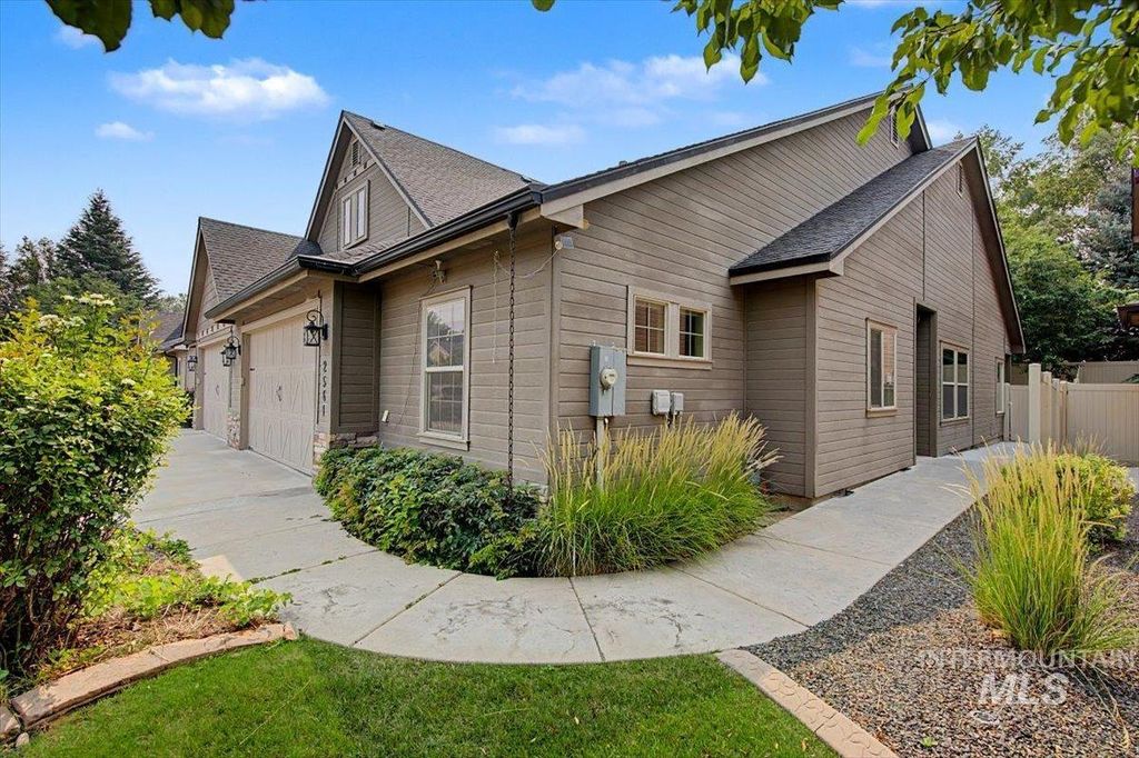 2561 E Satterfield Street, Meridian, ID 83646 photo 2