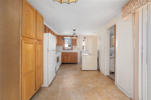292 Boulevard, Middletown, RI 02842