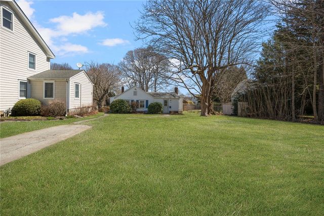 292 Boulevard, Middletown, RI 02842