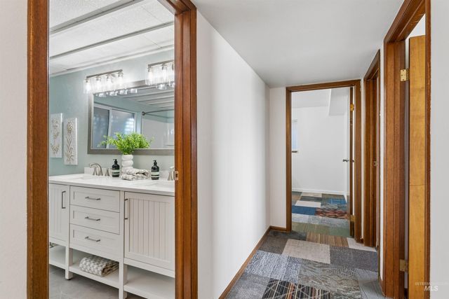 406 S Bitteroot Dr, Boise, ID 83709