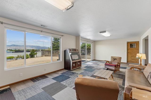 406 S Bitteroot Dr, Boise, ID 83709